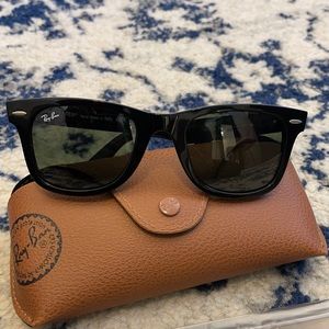 AUTHENTIC Ray Ban Wayfarer sunglasses